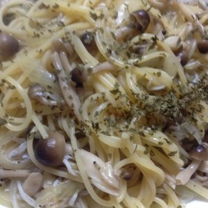 しめじとタマネギのコンソメパスタ